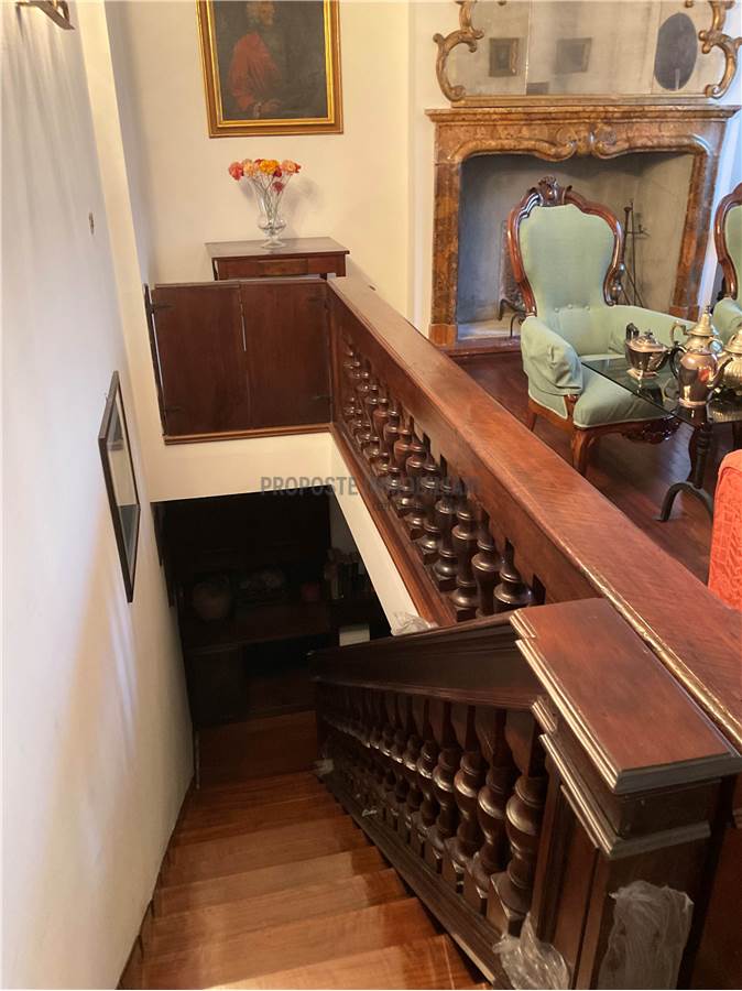 SCALA X ACCEDERA ALLA TAVERNA