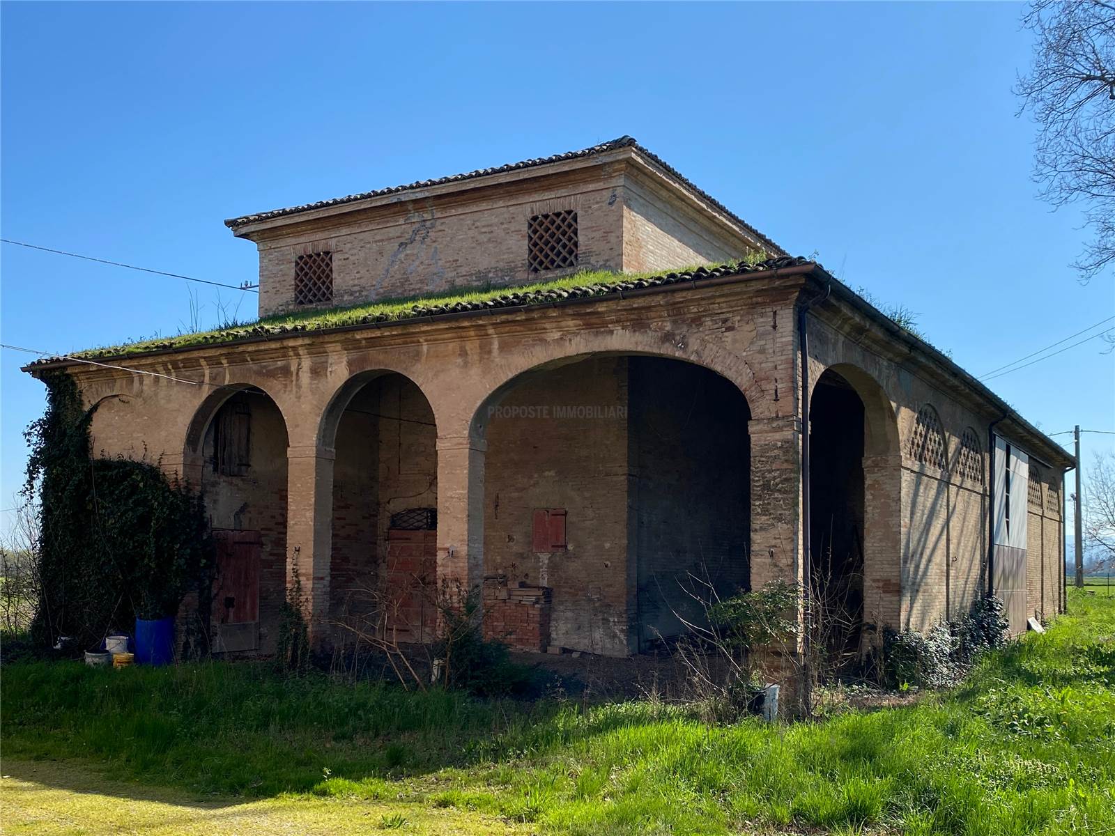 ED 2 - STALLA E FIENILE