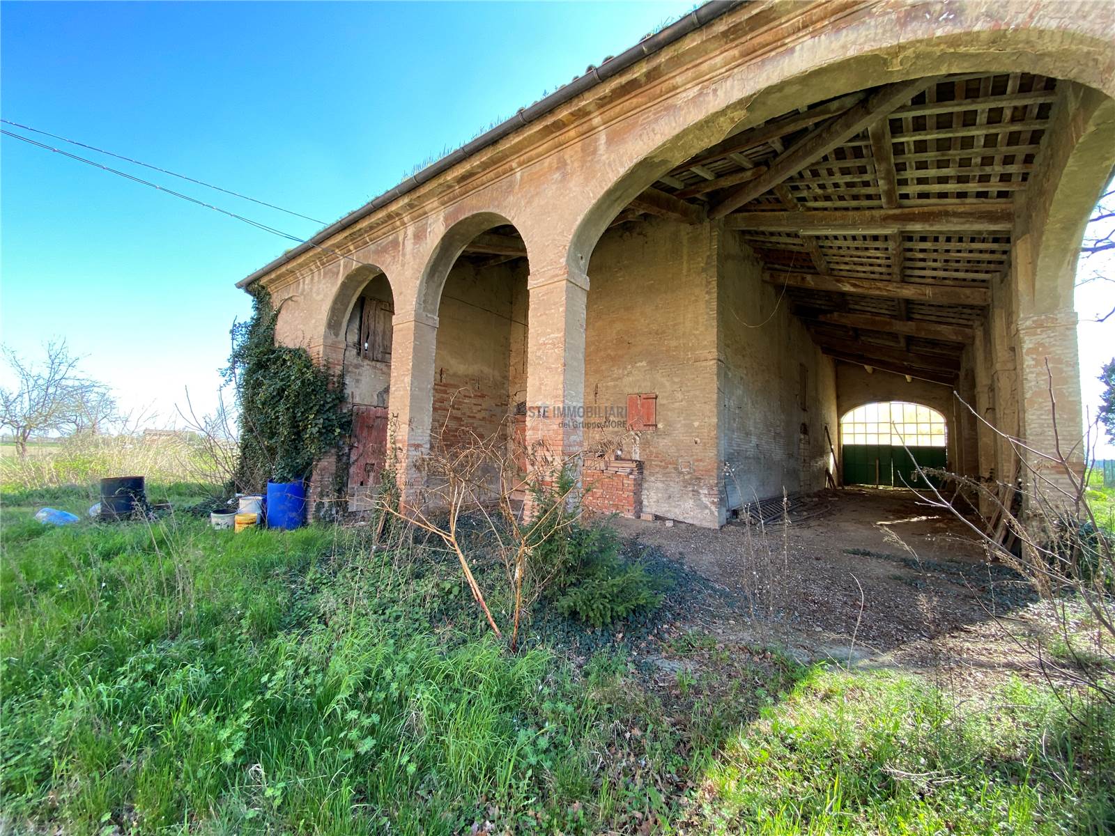 ED 2 - PORTICO STALLA