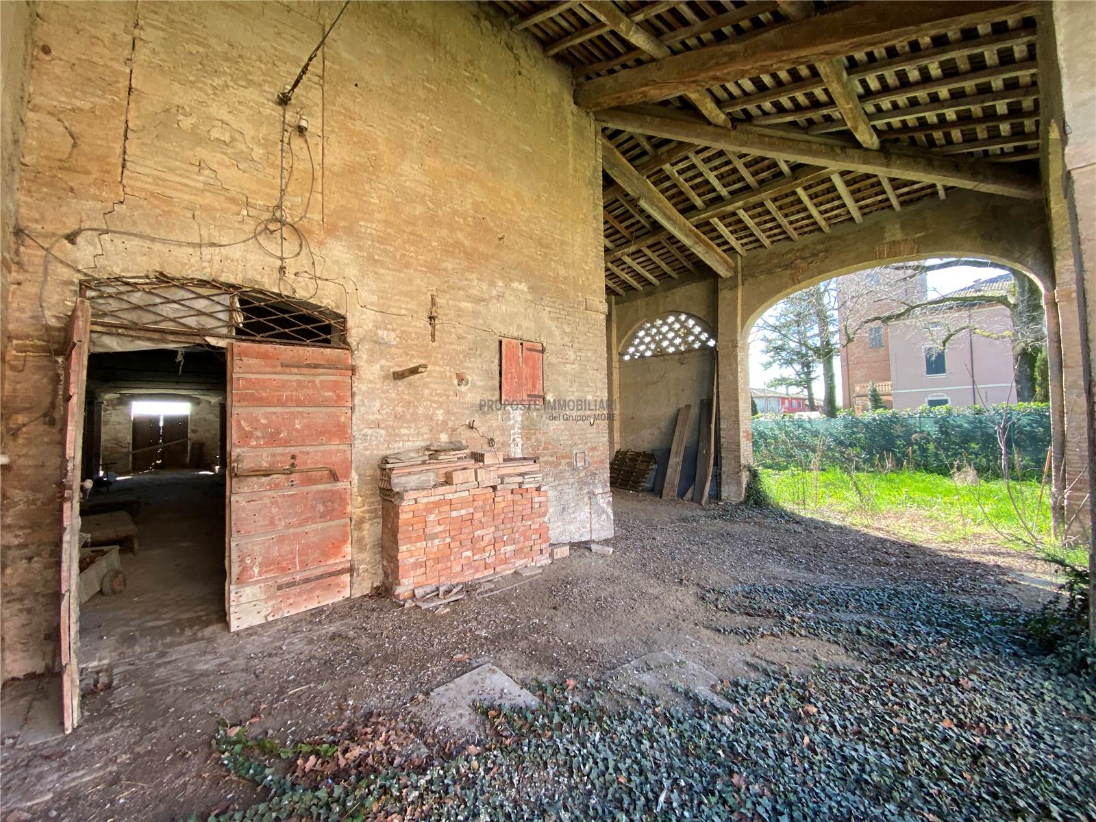 ED 2 - PORTICO STALLA