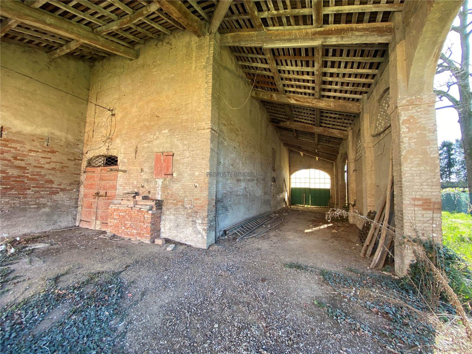 ED 2 - PORTICO STALLA